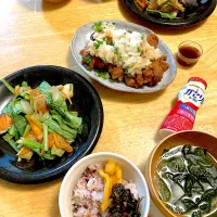 赤鶏唐揚げおろしポン酢＊鮭のちゃんちゃん焼き＊ワカメスープ＊雑穀チアシードご飯に赤紫蘇佃煮とはりはり漬け＊ヨーグルトドリンク＊野草酵素|さくたえさん