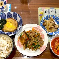 プルコギ　ズッキーニと豚バラのトマ味噌スープ　椎茸と玉ねぎのバター醤油炒め　車麩の卵とじ|おさむん17さん
