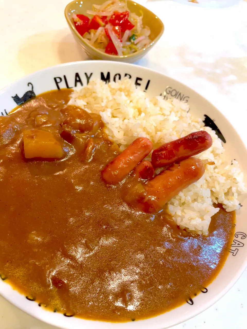 おっさん飯　100均のカレー　サラダ|ひげおやじさん