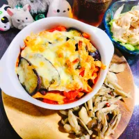 ナスとトマトのペンネグラタン、キノコのペペロンチーノ、ササミと豆腐のサラダ|サトリさん
