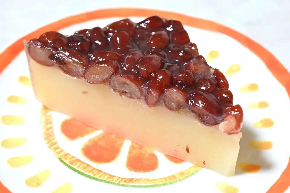 今日は水無月を食べる日。地元和菓子屋さんでラスイチゲット😺あっさりした甘さととろける口当たりがウマウマ✨|深夜特急fさん