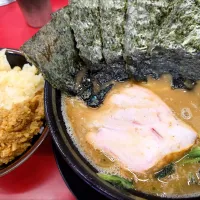 【食べログ TOP 5000】 
IEKEI _ TOKYO 王道家直系 
ラーメン (900円、麺柔らかめ/ 
味薄め/油少なめ) 
－麺少なめ 
＋海苔 (5枚、麺少なめサービス) ＋ライス (150円) 
@末広町2分 
(JR御徒町駅から徒歩5分)
25175
〈醤92塩26噌󠄀15タ6昆8出8F10
冷9混1〉
