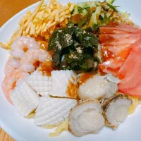 シーフード(いか、えび、ほたて)×味噌の冷やし中華😋|naoさん