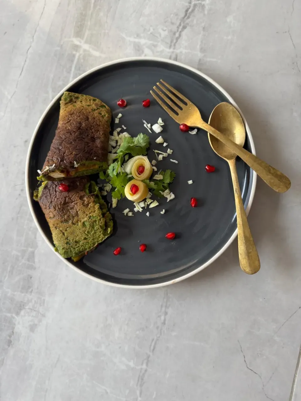 Stuffed Spinach Veggie Wrap with Raw Salad Garnish 🌯🥬|AN72さん