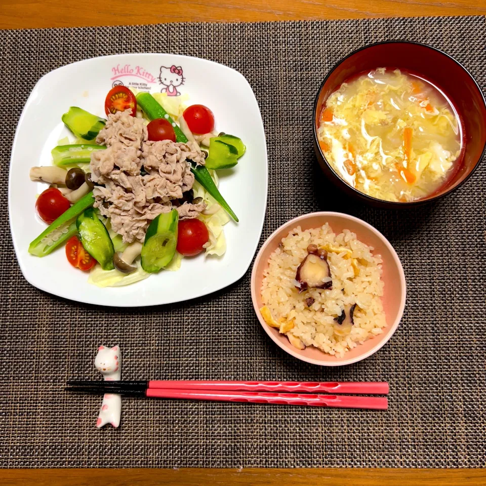 タコと油揚げの炊き込みご飯、冷しゃぶサラダ、具沢山のかき玉汁|柚子きりかさん