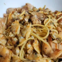 むきあさりと鶏モモのホタテダシ塩味バターパスタ|時雨さん