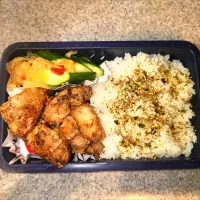 塩麹にんにく唐揚げ、中華クラゲきゅうり、わさびふりかけ弁当7/2|まりっぺ2025さん
