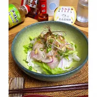 チョレギドレッシングとラー油で、簡単ポキ丼