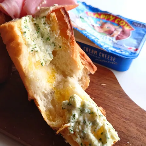 「ハッピーカウクリームチーズ　プレーン・ハーブ」を使ってみたSnapdishの料理・レシピ写真:チーズバタートースト