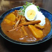 イカじゃがカレー🍛🦑🥔|ソコツモノさん