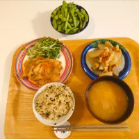 今日の夕食　豚肉の香味ソース、大根とこんにゃくの煮物、落とし卵味噌汁、玄米、枝豆| pinknari🐰🌈さん