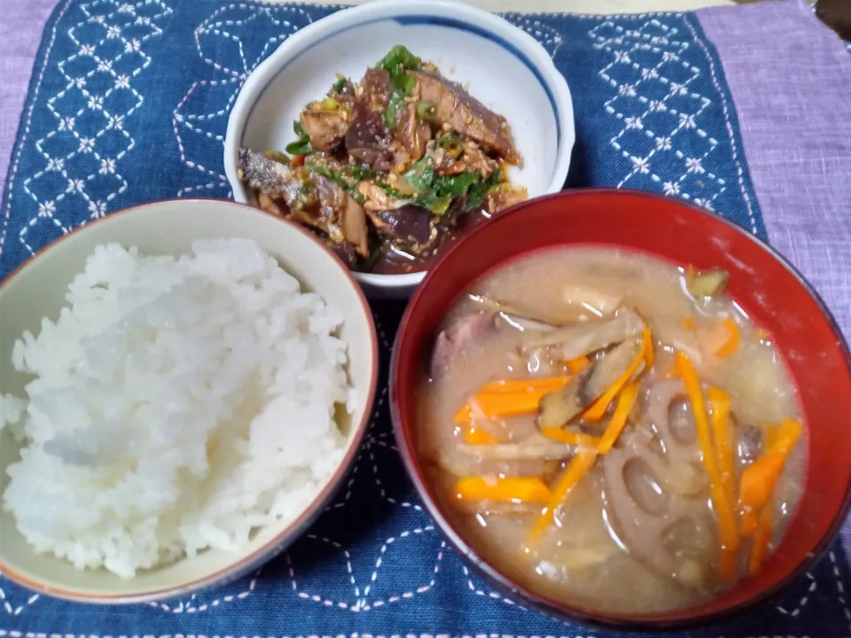 大分の郷土料理　りゅうきゅう、豚汁、ごはん|よっちびやばんぶーさん