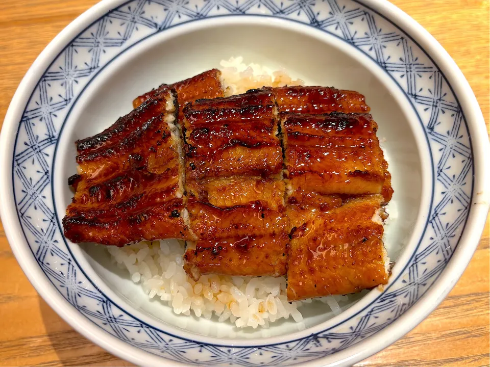 7月2日・［息子が海外赴任前に帰って来たので、博多駅近くでウナギ❣️ 晩ご飯🍚］・②うな丼（上）😋✨（息子はせいろ蒸し特上👀）|山勝さん