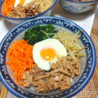 シンプルビビンバ丼です✨胡麻とコチュジャンは、後乗せで🍀|rikako♪。.:＊さん