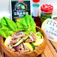 ラープ ムー（豚ひき肉のスパイシーサラダ）