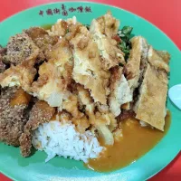 Curry rice with onion egg, pork chops, lady finger stir-fry 😋|🍒lynnlicious🍒さん