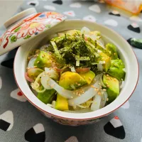 「イカとアボカドの乗っけ丼」|バシュランさん