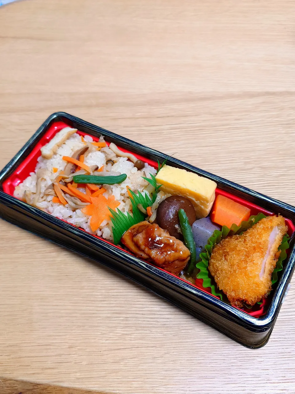 成城石井のお弁当（きのこご飯とエビカツ）|すーさん