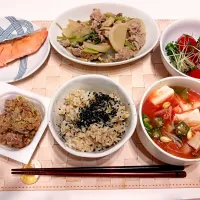 鮭、豚挽き肉煮物(大根、小松菜、玉ねぎ、しめじ)|さくらまるさん