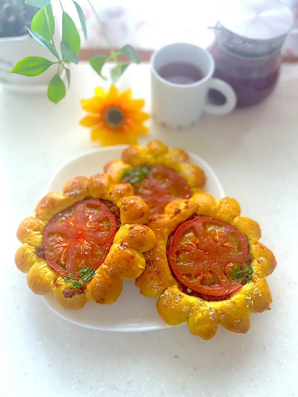ひまわりトマトカレーパン🌻|🍊🍒ユッキー🎂🍞🍲さん