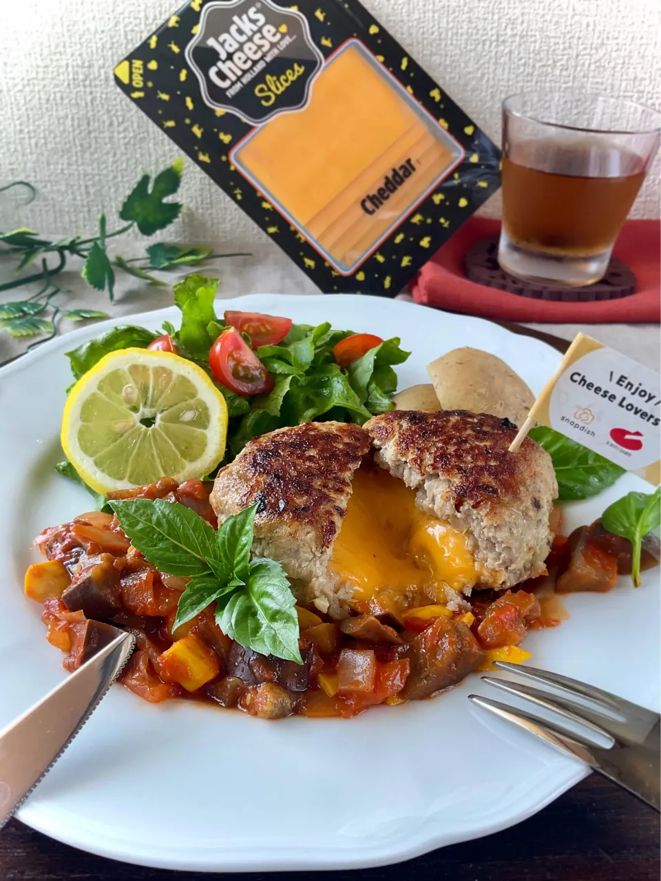 チーズインハンバーグ～夏野菜ラタトゥイユソース～|スイーツポテトさん