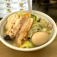 野菜Wタンメン麺少なめにチャーシューと玉子|マハロ菊池さん