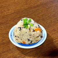 炊き込みご飯のおにぎり|福福福さん