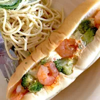 エビとブロッコリーのコッペパンサンド🥦、パスタサラダ|Ayaさん