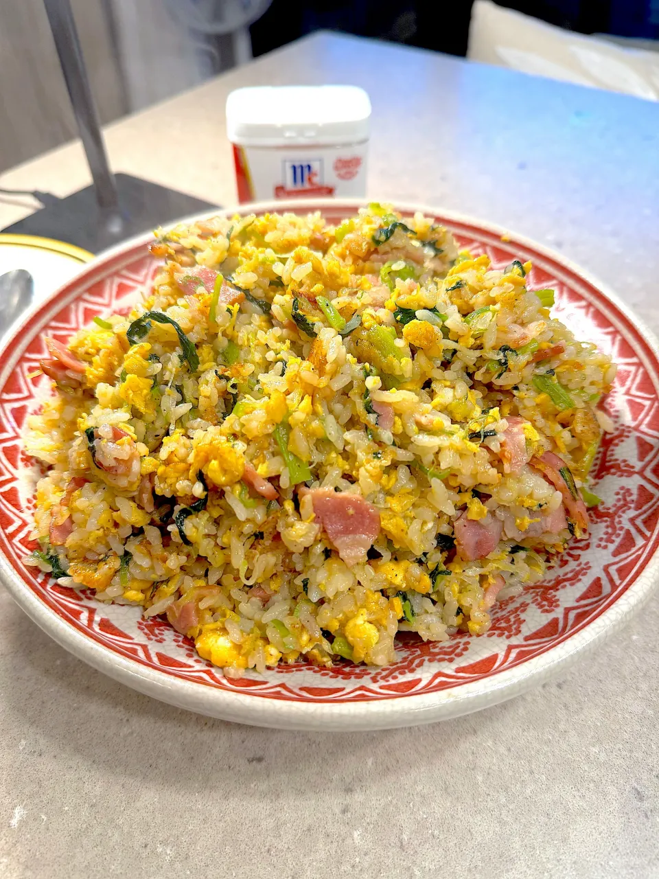 小松菜🥬ベーコン🥓炒飯！|Mayumiさん