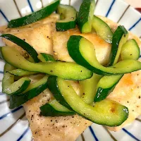 万能鶏むね肉ときゅうりの炒め物| トモさん