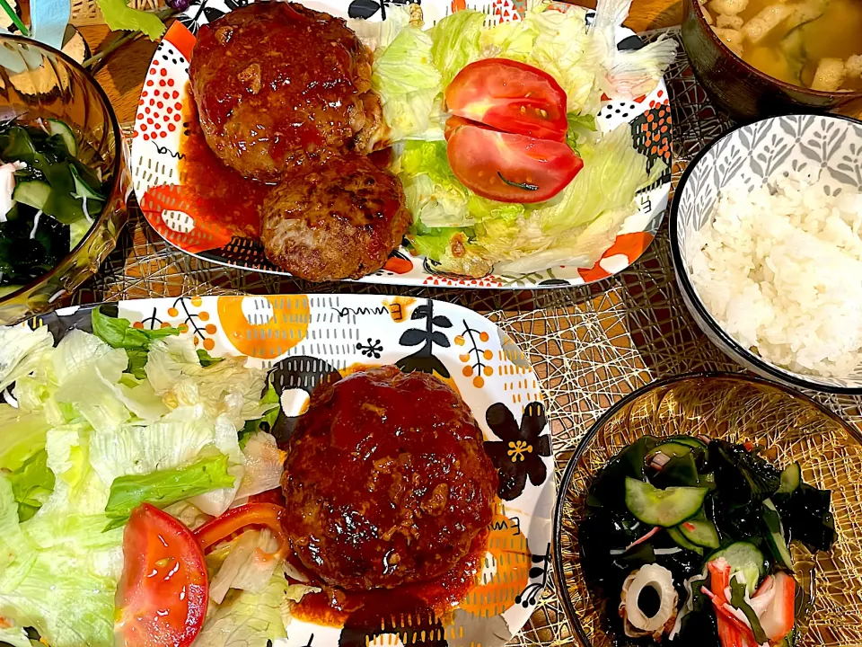 ハンバーグと酢の物で晩ごはん🍚|🌼はなちゃん🌼さん