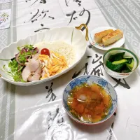 grandmaの晩ごはん☆ 今夜は野菜たっぷりのお素麺で…

きゅうりはピリッとワサビ漬け…
おともだちからのバナナケーキがデザートです|kaoriさん