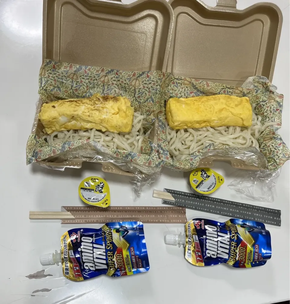 部活弁当☆流水麺うどん☆だし巻き玉子☆アミノバイタル。昼から集合やけど、軽食いるそうです🤭|Saharaさん
