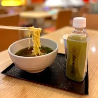 Ramen and green tea|skyblueさん