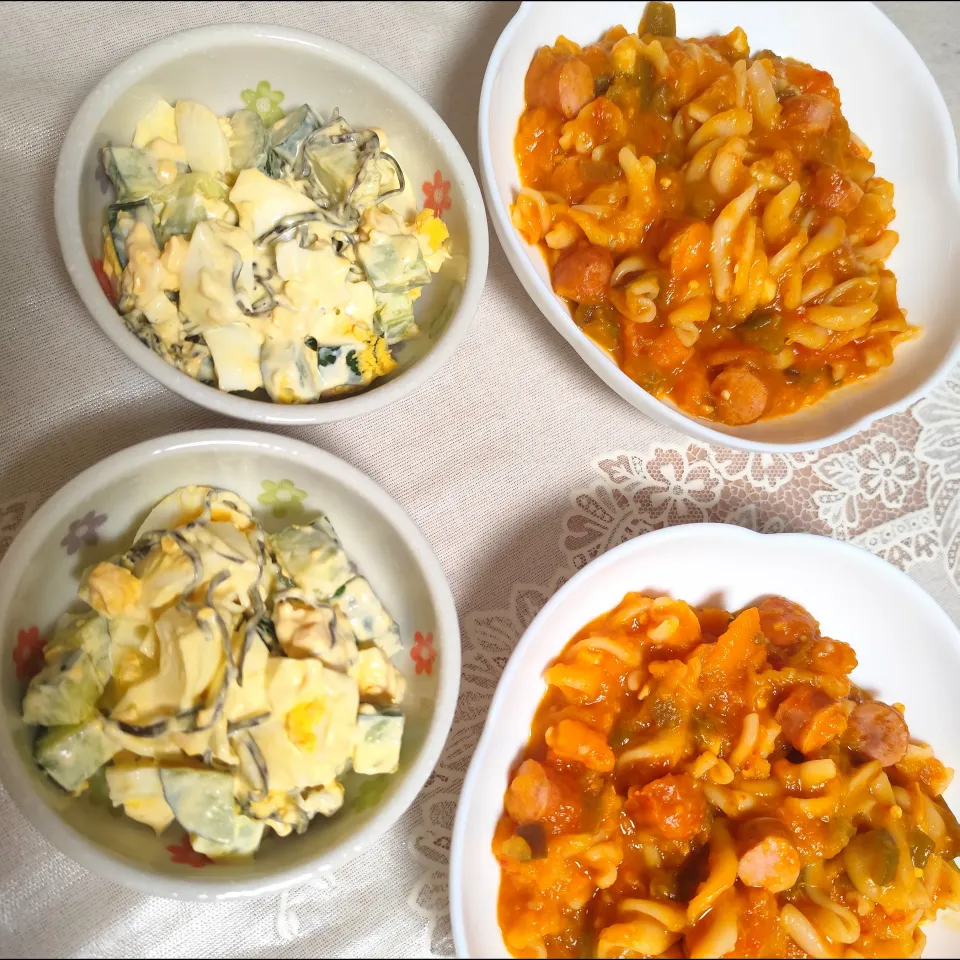 父の野菜使って!!昼ご飯みたいな、メニュー(ウインナラタトゥイユパスタ入り、きゅうりと卵塩昆布マヨサラダ)|m.rafuさん