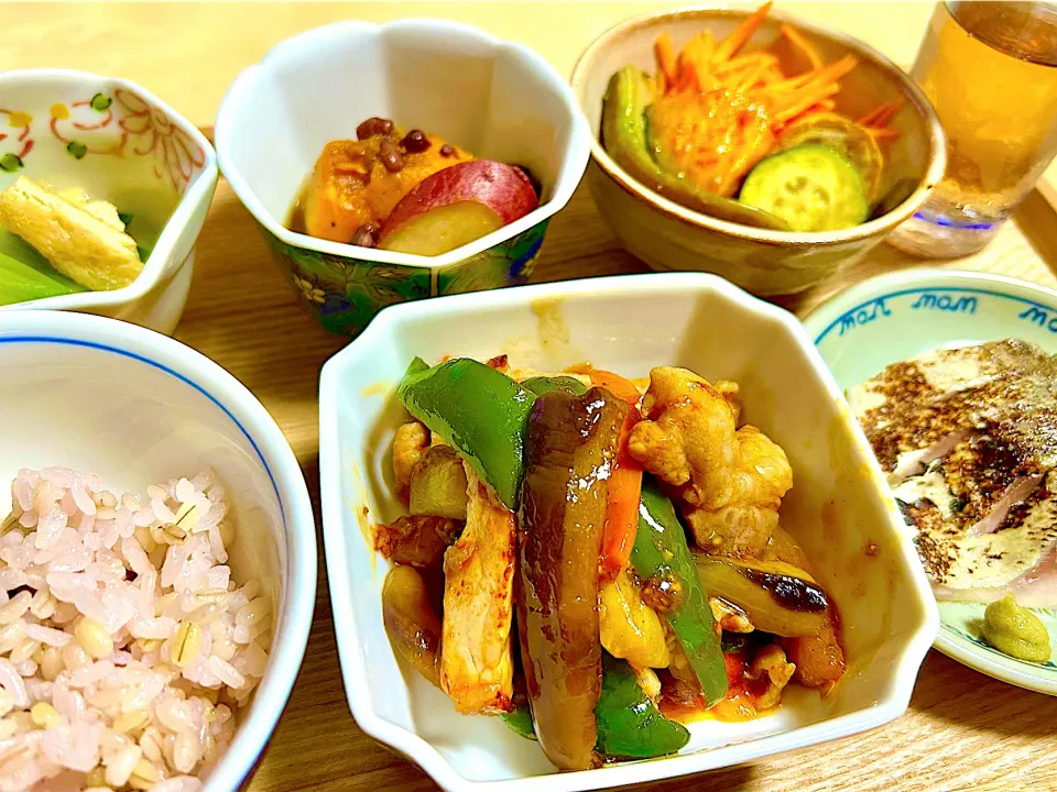 麻婆茄子、小松菜の煮浸し、南瓜とさつま芋の小豆煮、キャロットラペ、ズッキーニマリネ、しめ鯖、小豆入りもち麦ご飯|Hiroeさん