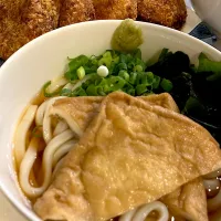 冷やしきつねうどんとコロッケ|もちまるさん