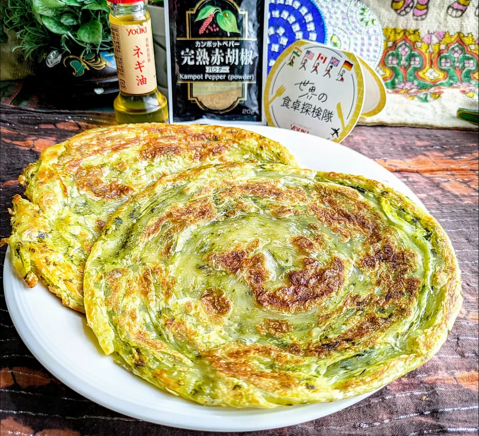 🌏『世界の食卓探検隊』🇨🇳中国料理
【🇨🇳葱油餅】
（ツォンヨゥピン）|ayaさん
