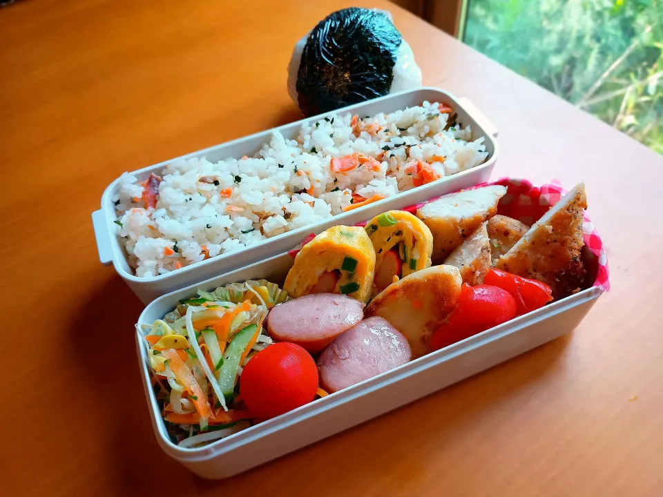 次男弁当&おにぎり|tamagomagomagoさん