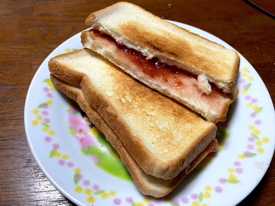 いちごジャムサンド|はっちぃさん