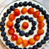 ブルーベリーとさくらんぼのチーズケーキ(カット前)🫐🍒|DKさん