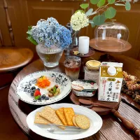 よつ葉のクリームチーズでクラッカーの食べ比べ❤︎| m’chinさん