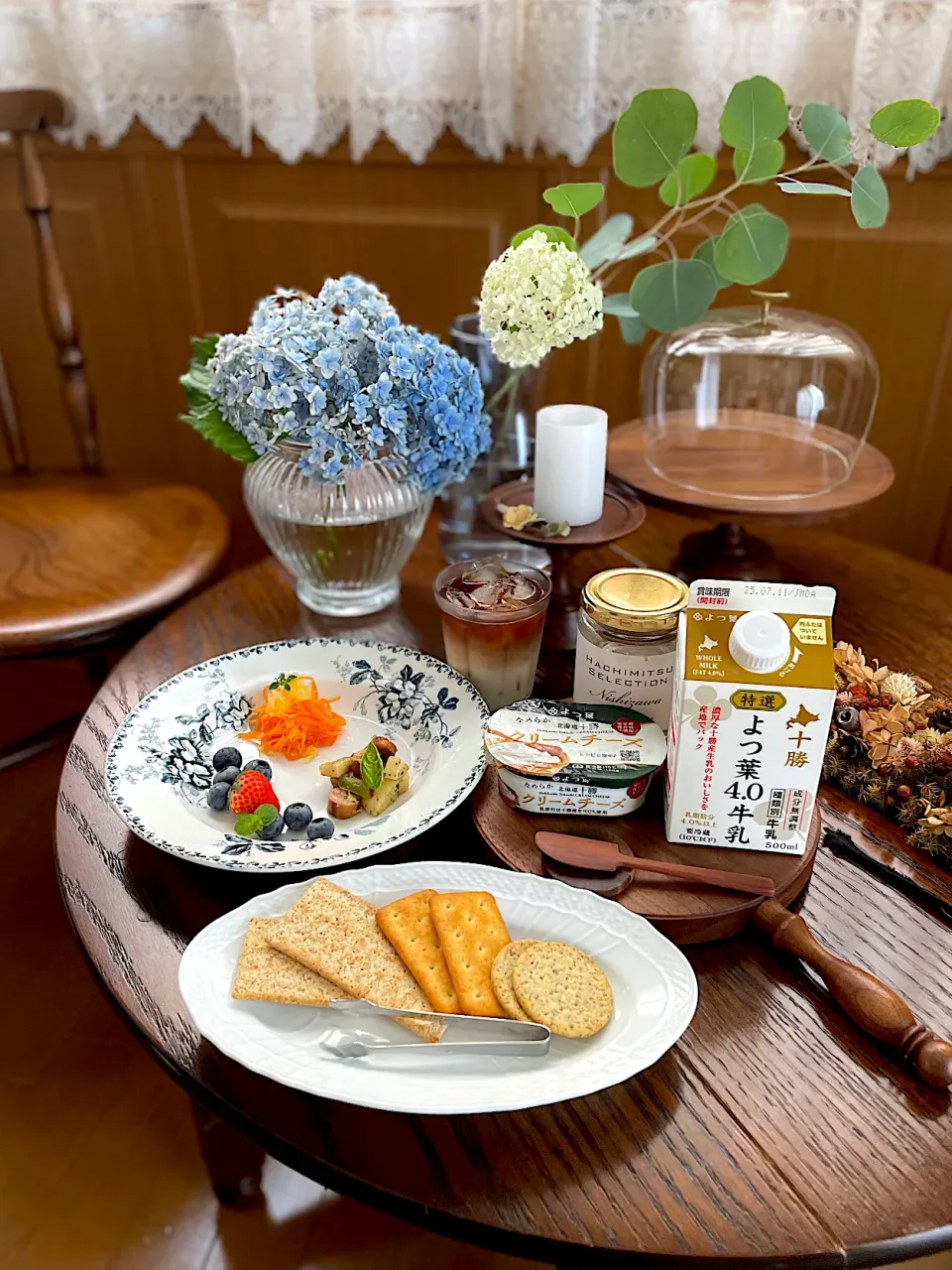 よつ葉のクリームチーズでクラッカーの食べ比べ❤︎|m’chinさん