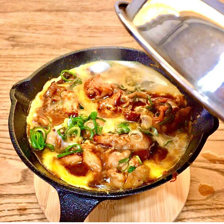 「 親子煮deビール 」
鶏モモと玉ねぎを卵でとじて、
熱々のところを 冷たいビールで
流し込む(^^)🐓🧅🥚🍺|ばくあんしゃさん