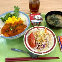 寮の晩ごはん😋エビチリ丼|すかラインさん
