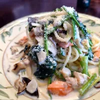 茸、鮭とほうれん草のクリームパスタ(^_^)ﾉ|しーPaPaさん