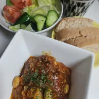 ☆夕飯☆チリコンカン、チャバタ、もやし、サラダ|ｼｮｺﾗさん
