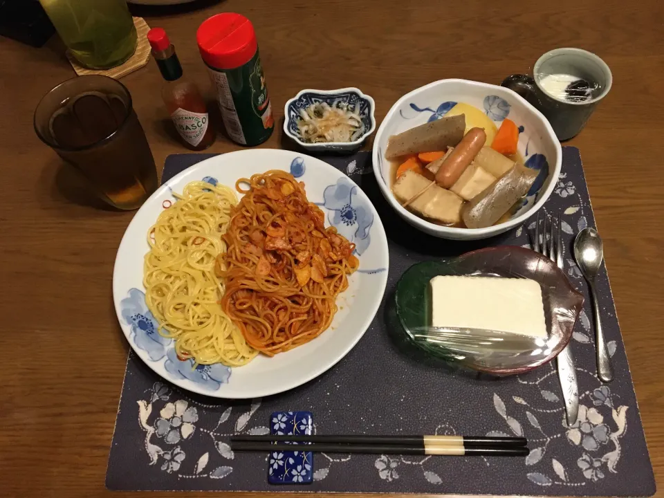 ペペロンチーノ、ガーリックケチャップパスタ、煮物、なます、冷奴、六条麦茶、練乳とカシスジャムのせ手作り牛乳ゼリー(夕飯)|enarinさん