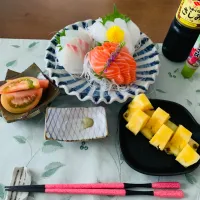晩酌タイム                                                            新鮮なお刺身とパイナップル、赤く無いトマトで！全部、火を使ってない🤣|ちぃちゃんさん
