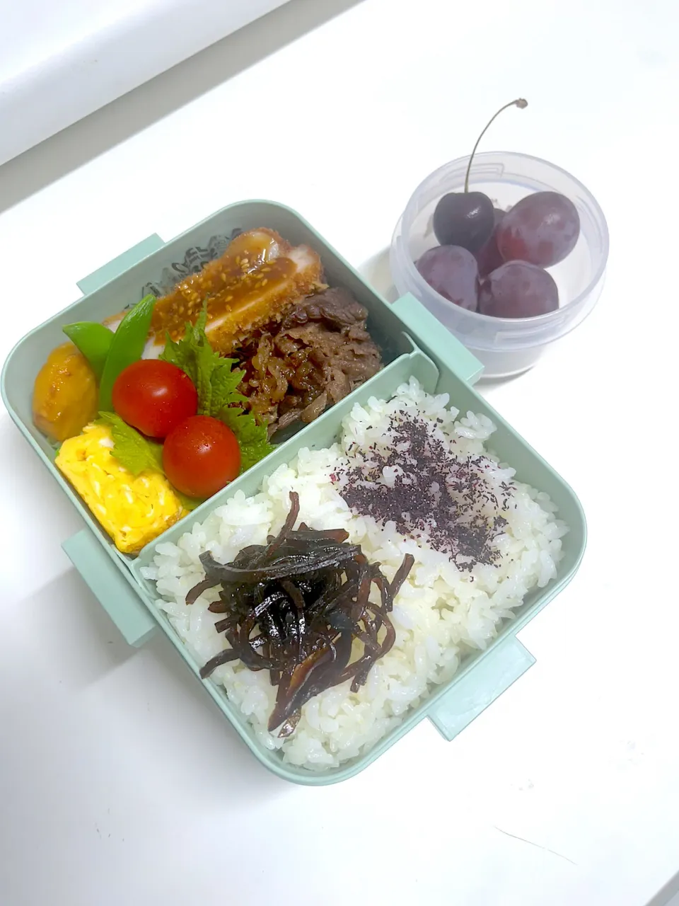 今日のお弁当　トンカツ、牛肉しぐれに弁当|mishiさん